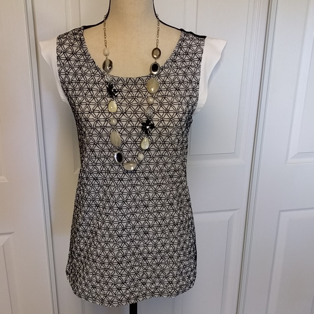 Cool cap sleeved Ann Taylor embroidered top